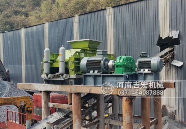 為什么優質商砼站都指定液壓對輥制砂機加工的瓜米石砂？